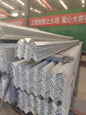 블랙 앵글 스틸 ASTM A36 A53 Q235 Q345 탄소 L 모양의 부드러운 스틸 앵글 바