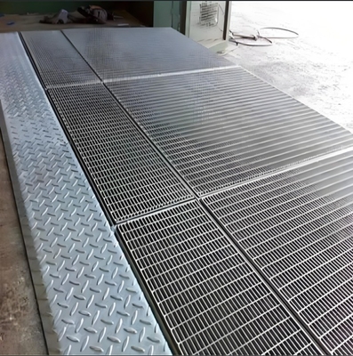 50mm Pitch 및 ISO9001 인증과 함께 젤로화 된 강철 막대기 바닥 Grating Walkway