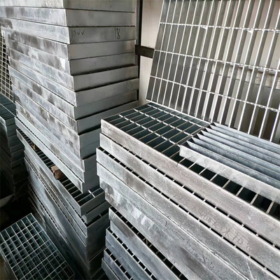 실버 톱니 모양 평평 바 발로 산업 배수기 덮개용 철강 다리 Grating Walkway