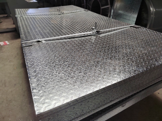 ISO9001 인증을 받은 DX51D 진열 패턴 철강판 5.75*1250mm Z41-Z60 코팅